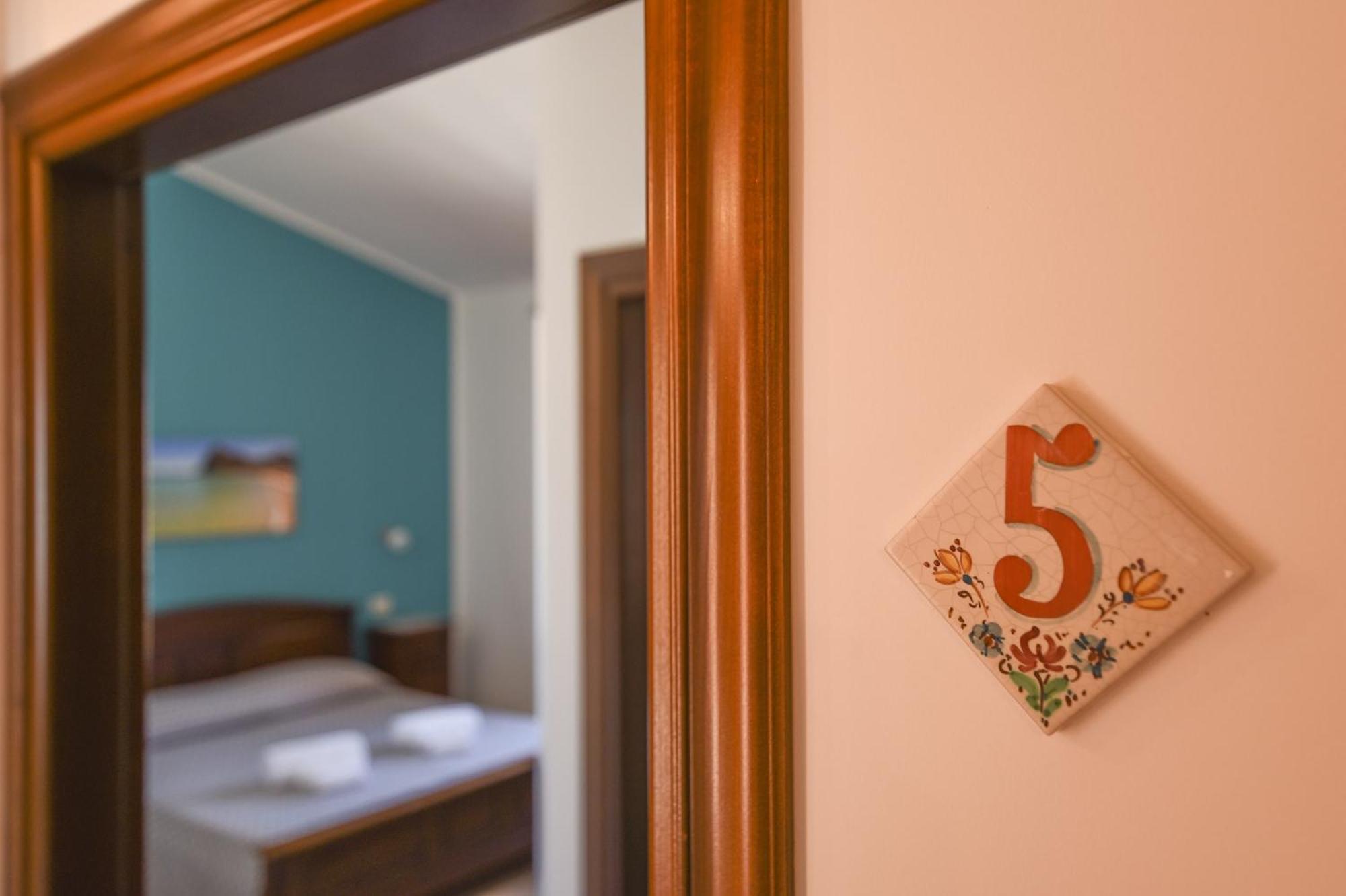 Aurora Castelluzzo Bed & Breakfast Phòng bức ảnh