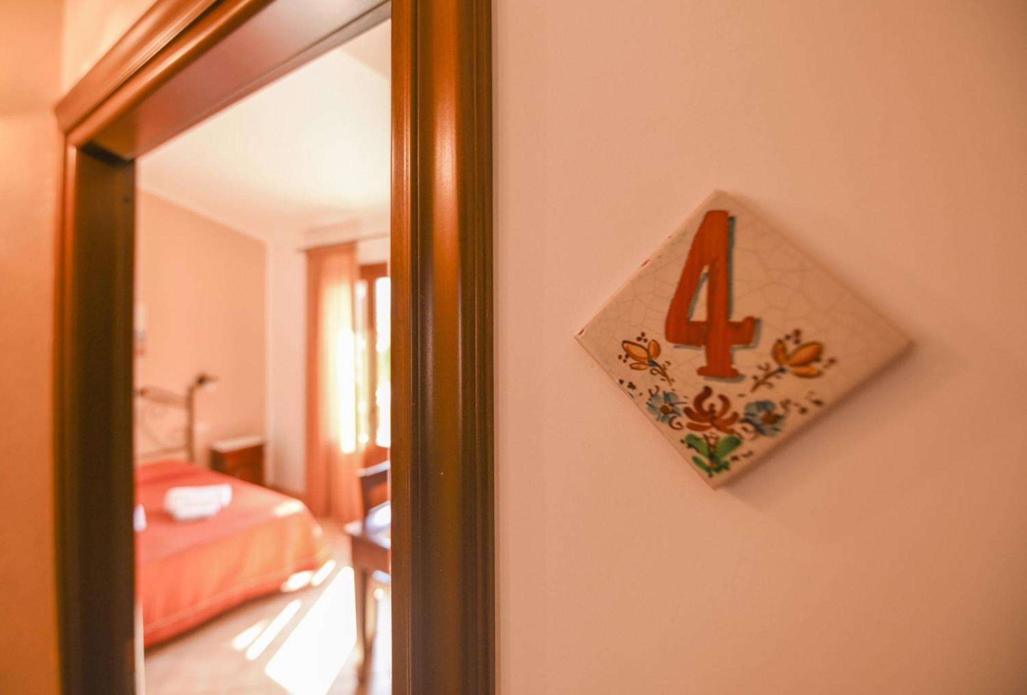 Aurora Castelluzzo Bed & Breakfast Phòng bức ảnh