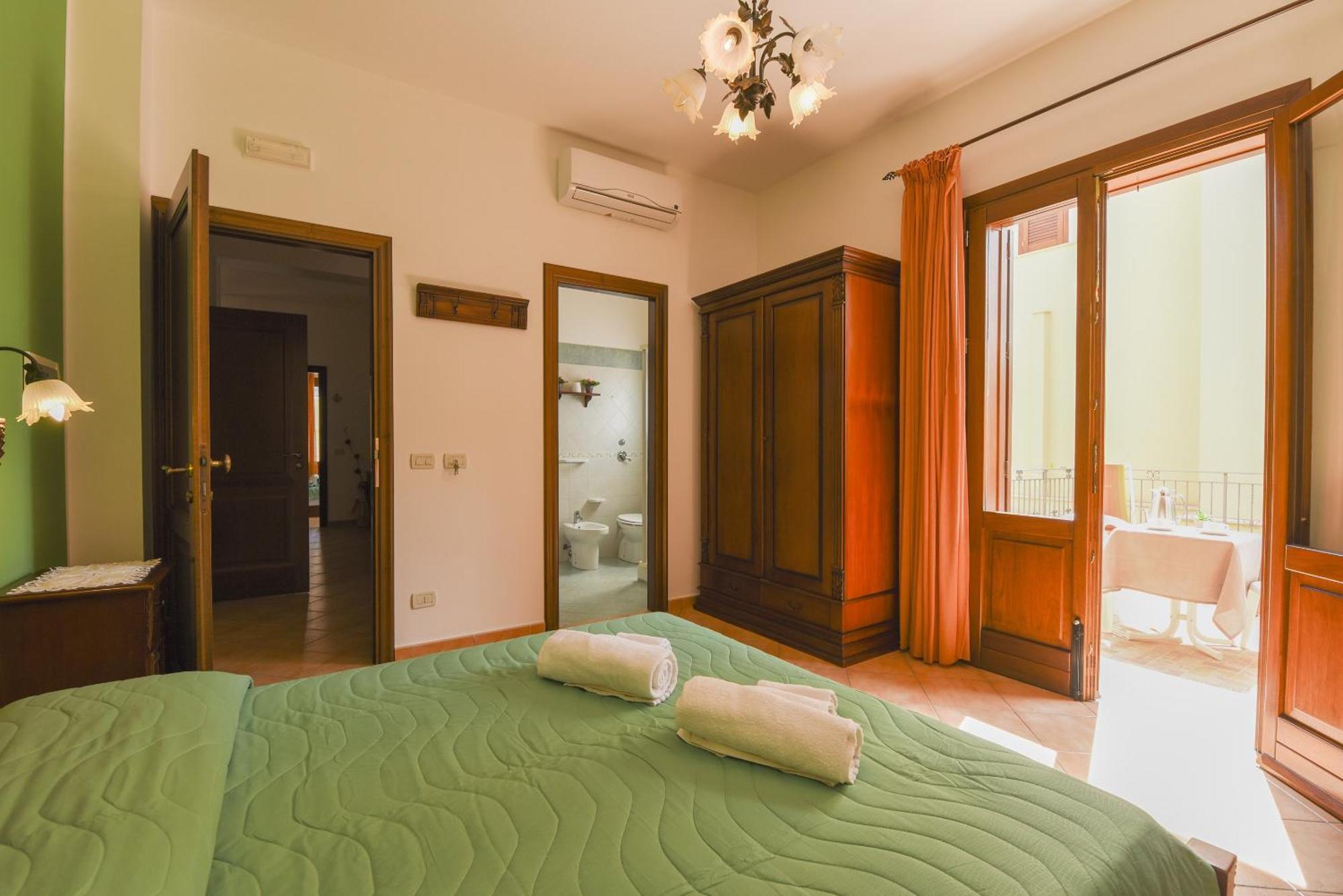 Aurora Castelluzzo Bed & Breakfast Phòng bức ảnh